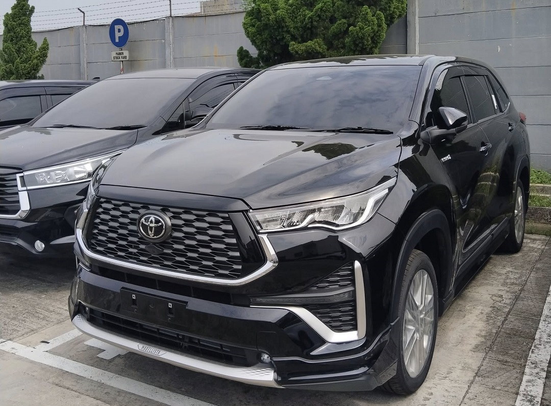 Mengemudi Kebebasan: RENTAL MOBIL